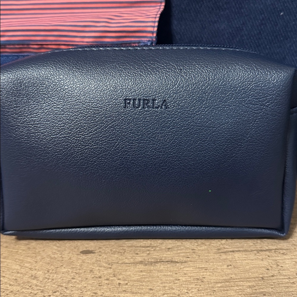 3 Philippine Airlines amenity kit bags - Picture 2 of 7